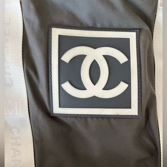 Authentic CHANEL Duffel bag/Gym bag/Tote Large! Duffel bag/Gym bag/Tote SOLD - Picture 8 of 17